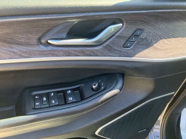 Certified 2023 Jeep Grand Cherokee L Limited AWD/4WD image 10
