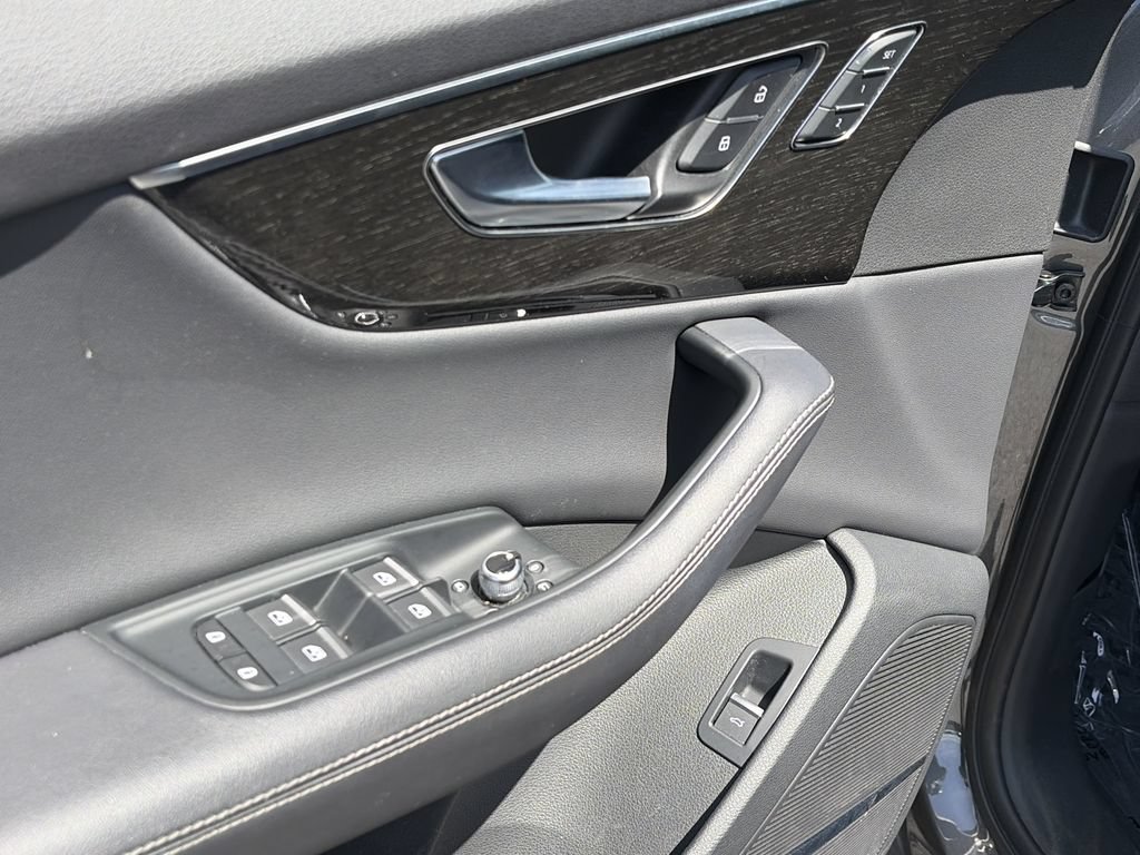 Used 2025 Audi Q7 3.0T Premium Plus AWD/4WD image 14