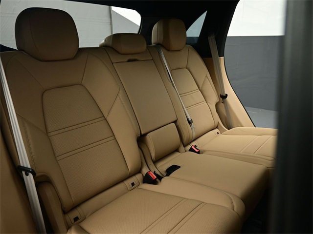 Used 2023 Porsche Cayenne S Platinum w/ Assistance Package image 38