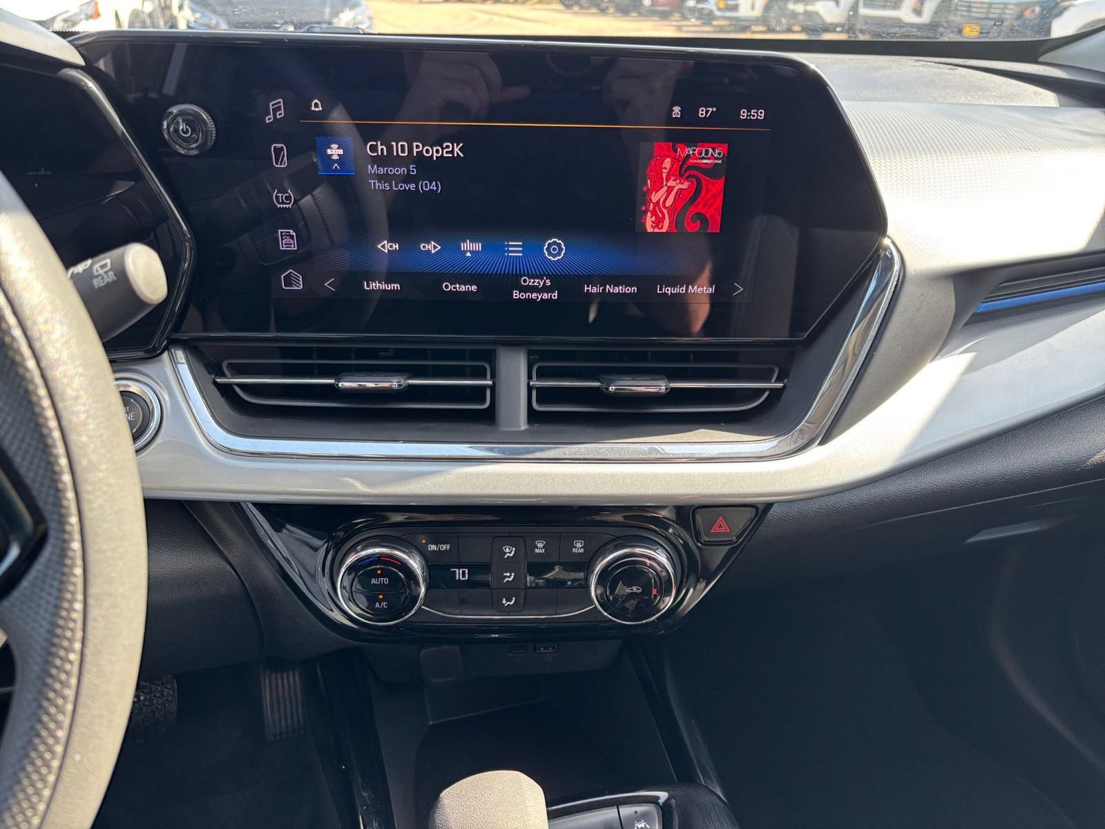 Used 2025 Chevrolet Trax LT FWD image 17