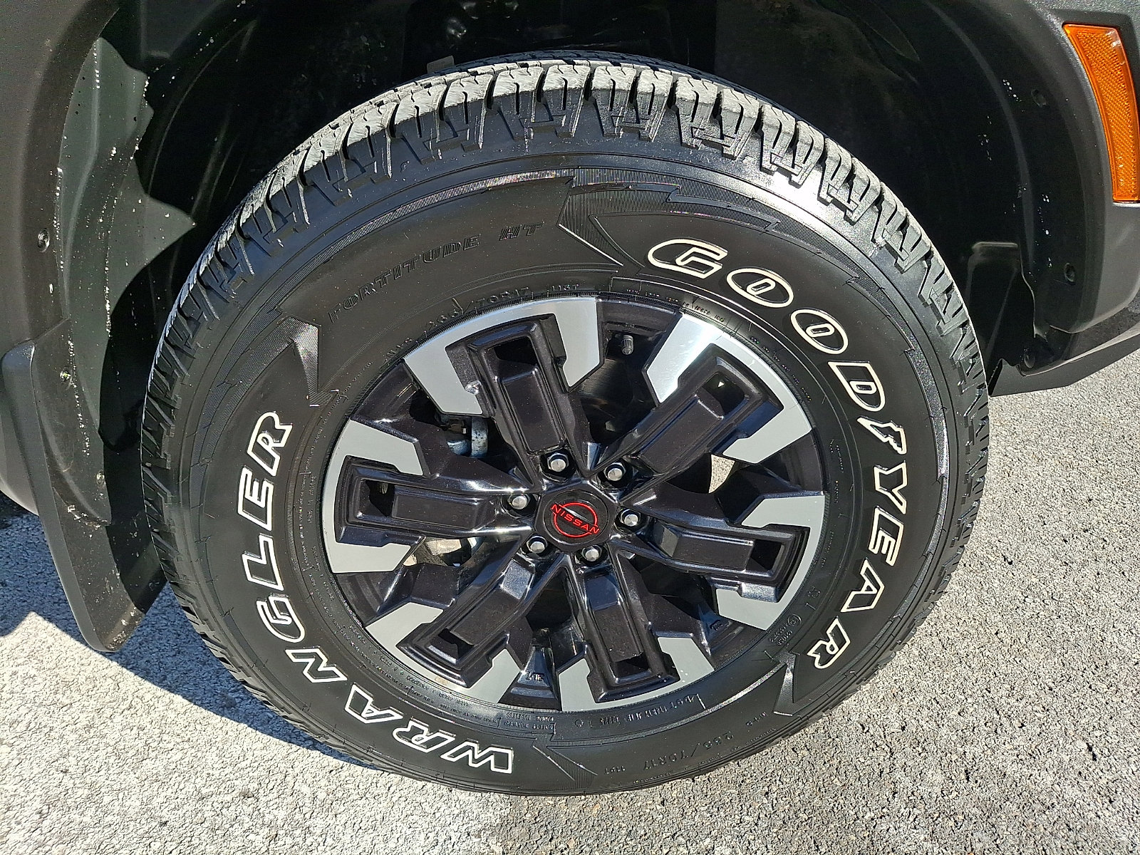 Used 2024 Nissan Frontier PRO-4X w/ Off-Road Protection Package image 8
