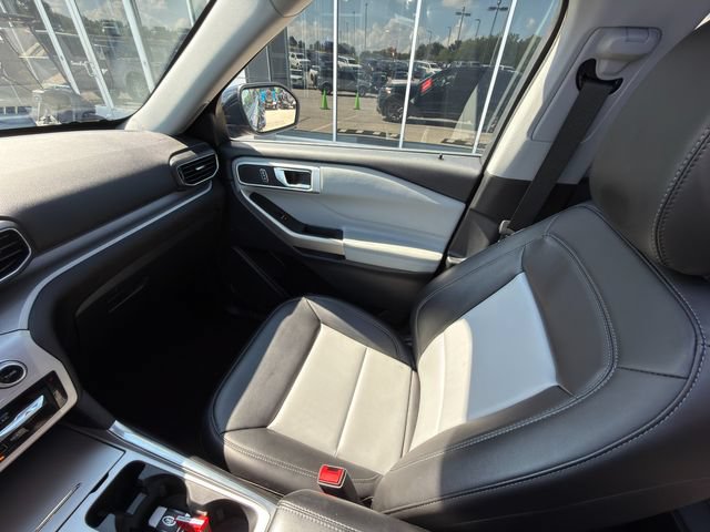 Used 2023 Ford Explorer XLT w/ Equipment Group 202A AWD/4WD image 24