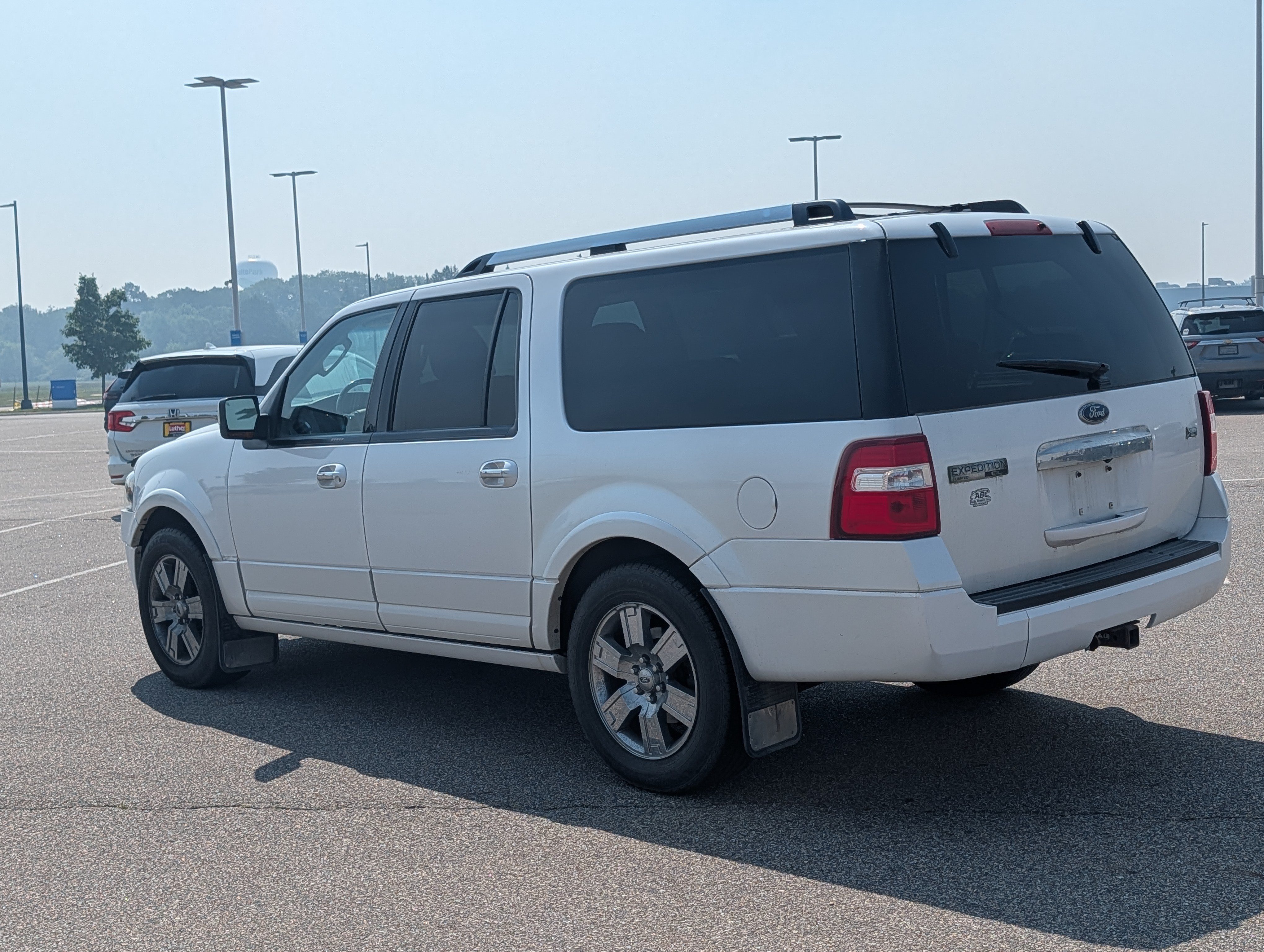 Used 2010 Ford Expedition EL Limited AWD/4WD image 3