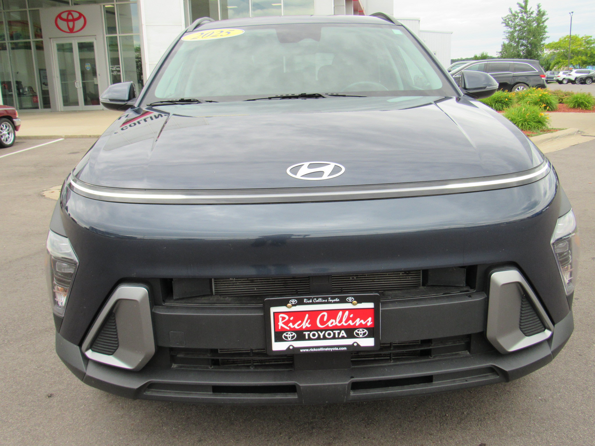 Used 2025 Hyundai Kona SEL AWD/4WD image 3