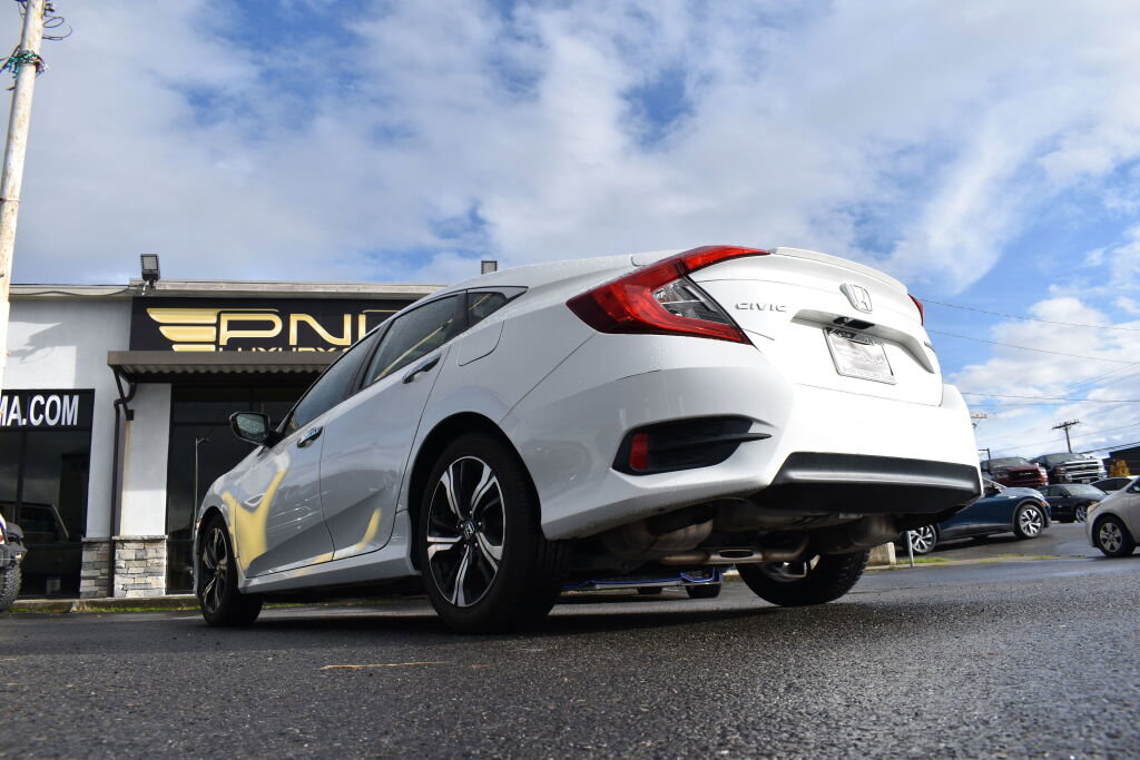 Used 2017 Honda Civic Touring image 7