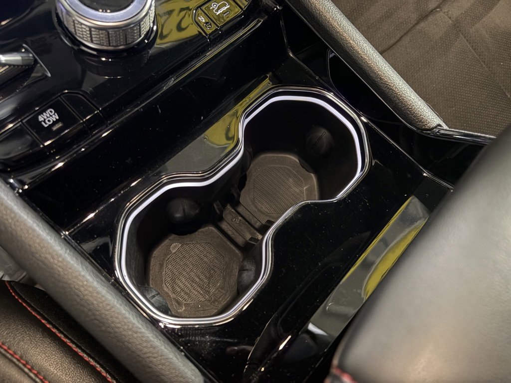 Used 2022 Jeep Grand Cherokee Trailhawk w/ Luxury Tech Group III image 16