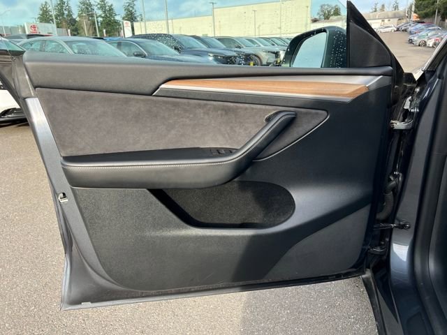 Used 2022 Tesla Model Y Long Range image 17