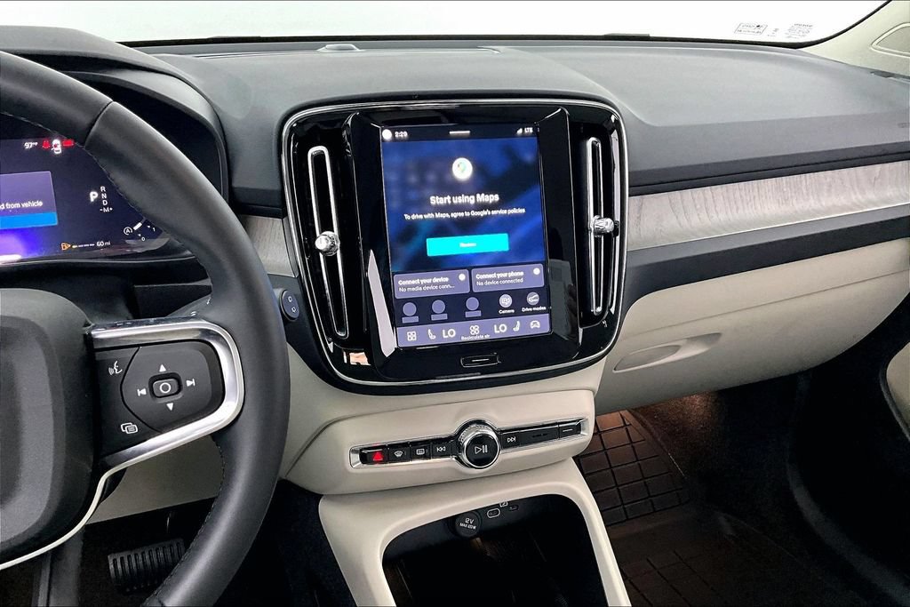 Used 2024 Volvo XC40 B5 Plus AWD/4WD image 7