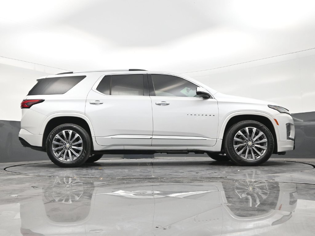Used 2022 Chevrolet Traverse Premier FWD image 25