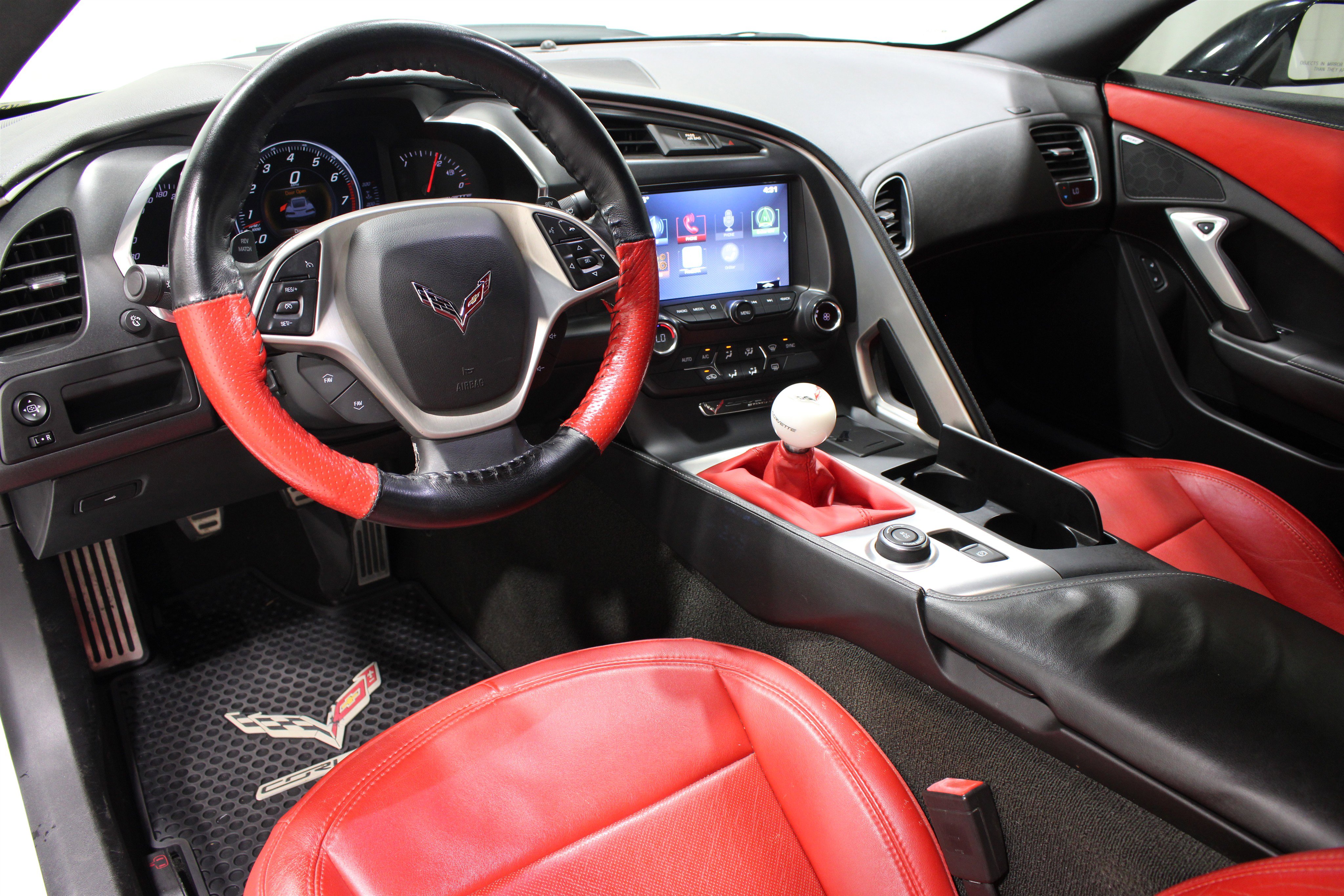Used 2014 Chevrolet Corvette Stingray Coupe RWD image 2
