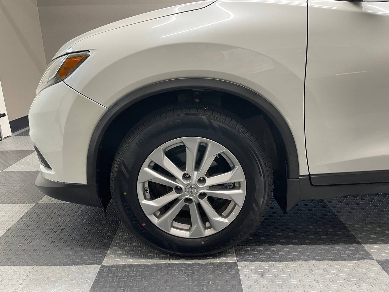 Used 2015 Nissan Rogue SV FWD image 13