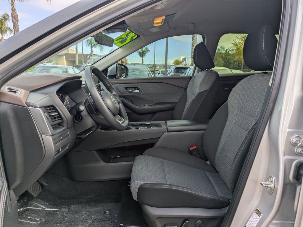 Used 2023 Nissan Rogue SV FWD image 14