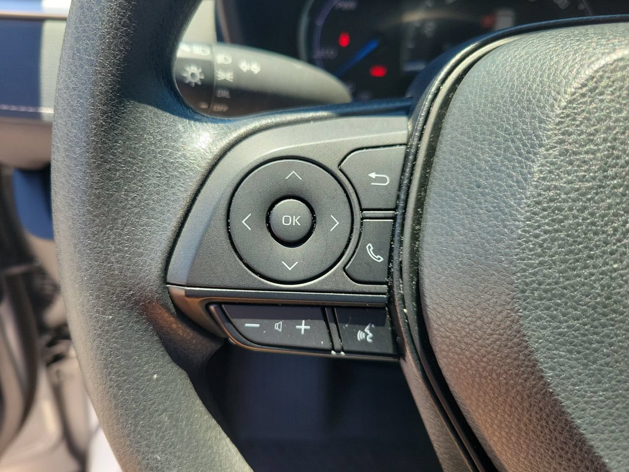 Used 2024 Toyota RAV4 LE AWD/4WD image 22
