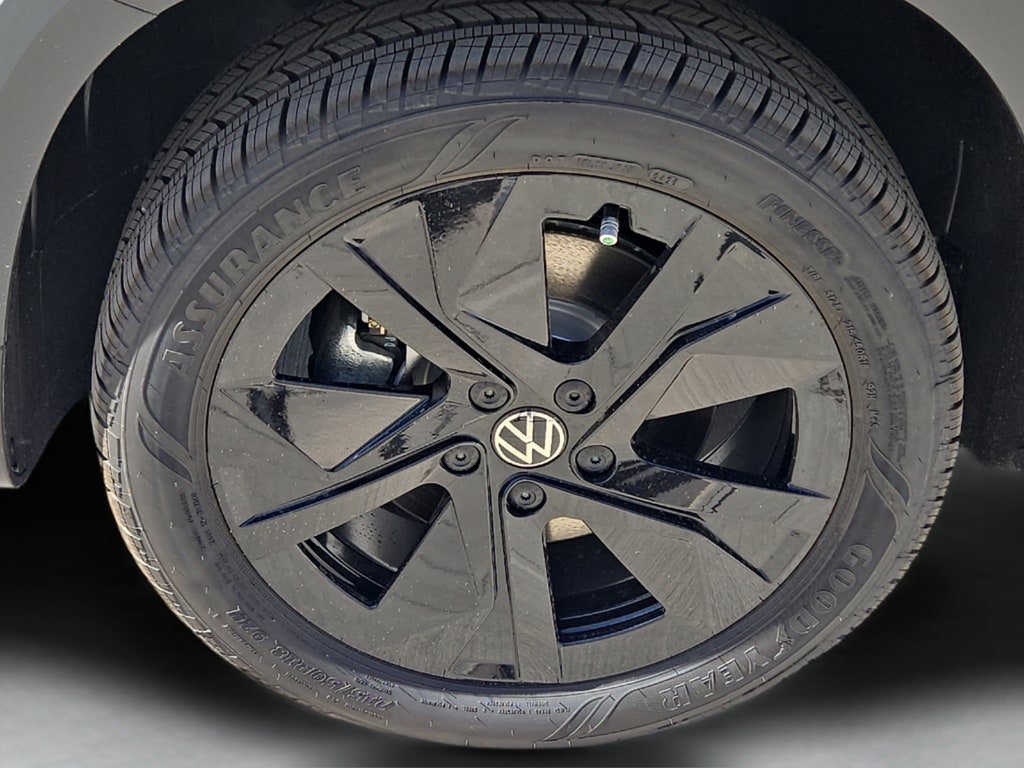 New 2026 Volkswagen Taos SE FWD image 8