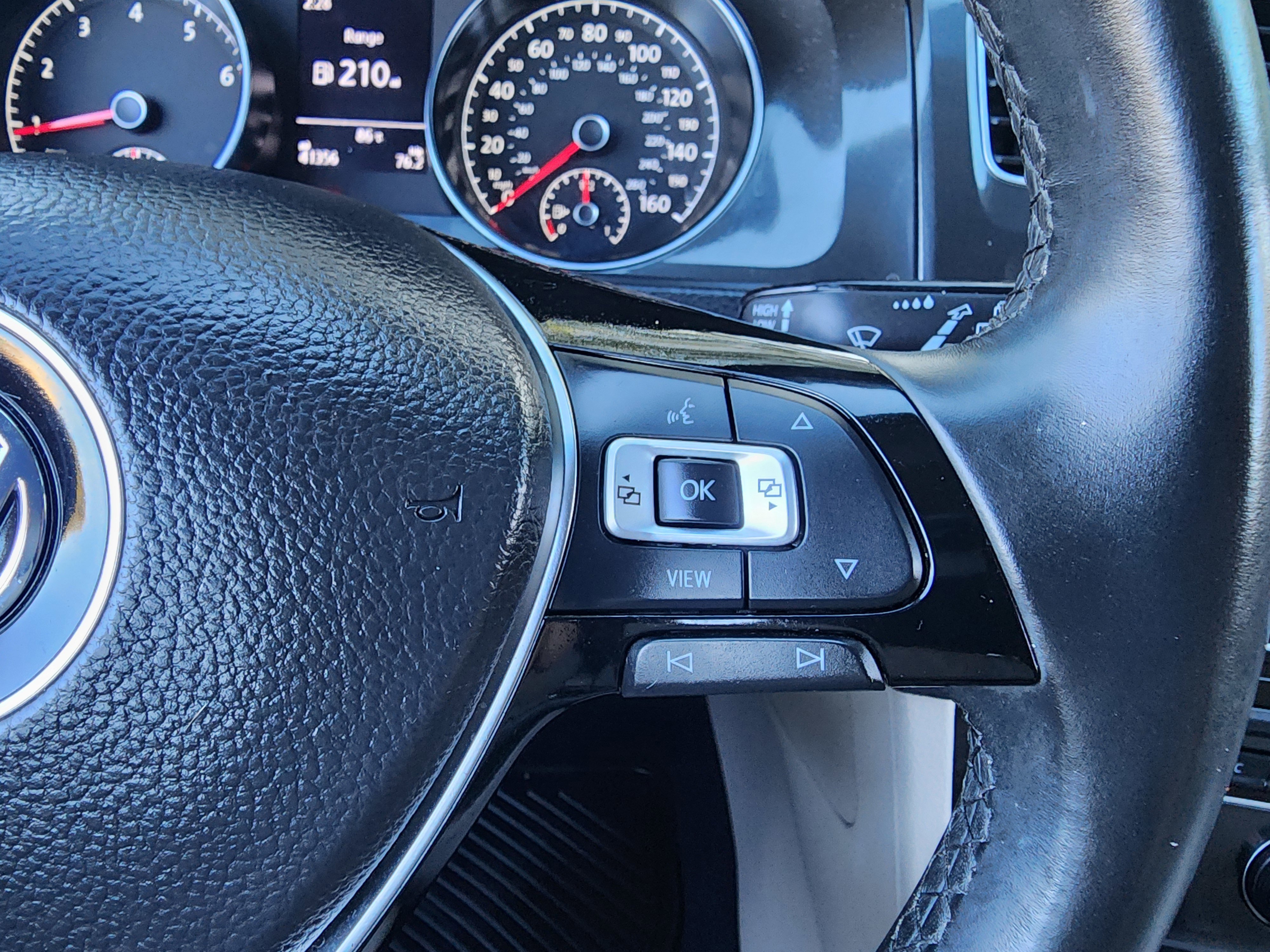 Used 2019 Volkswagen Golf S image 37