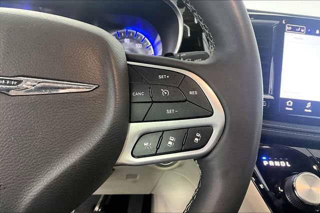 Used 2023 Chrysler Pacifica Limited FWD image 19