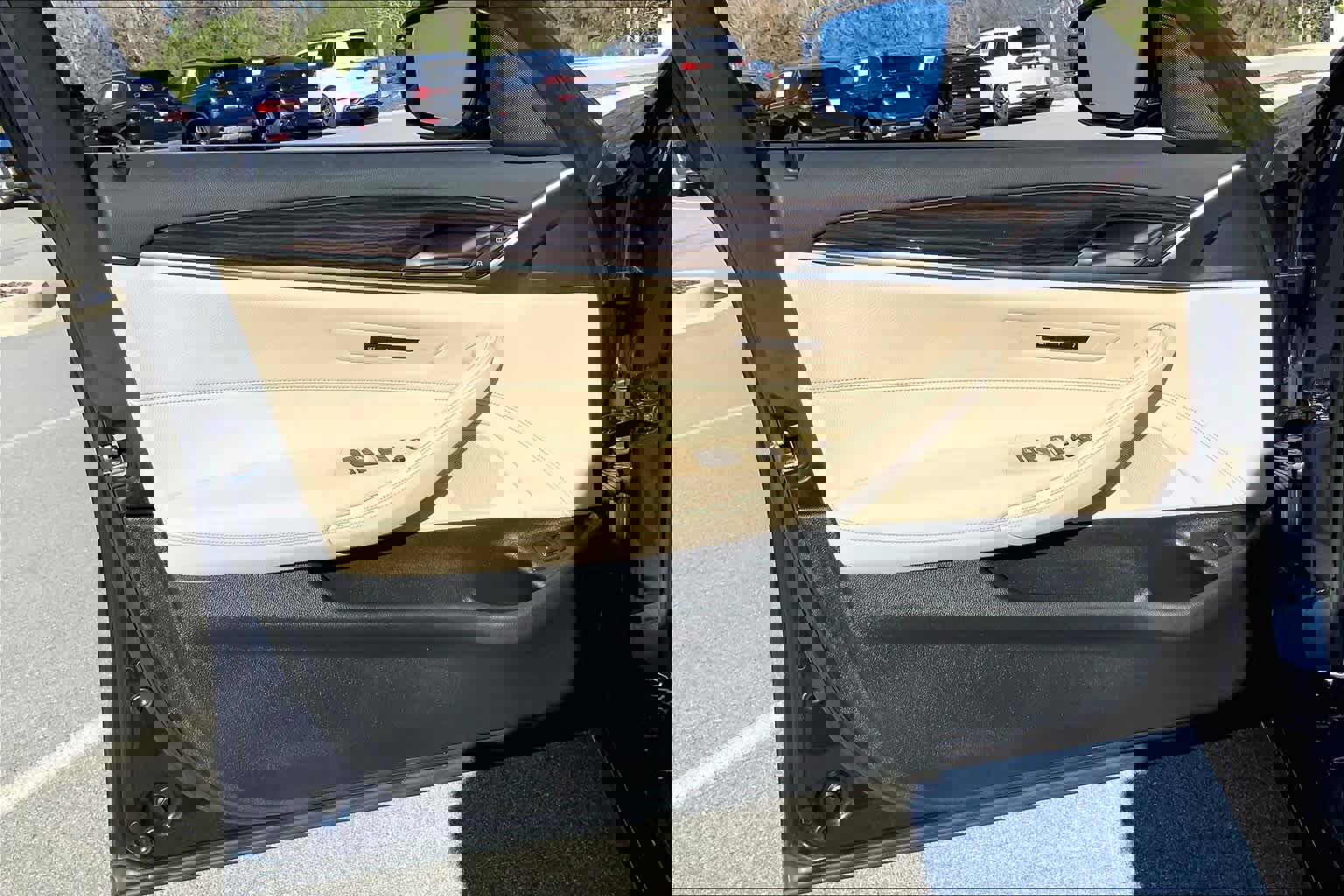 Used 2020 BMW 530i xDrive w/ Premium Package image 23