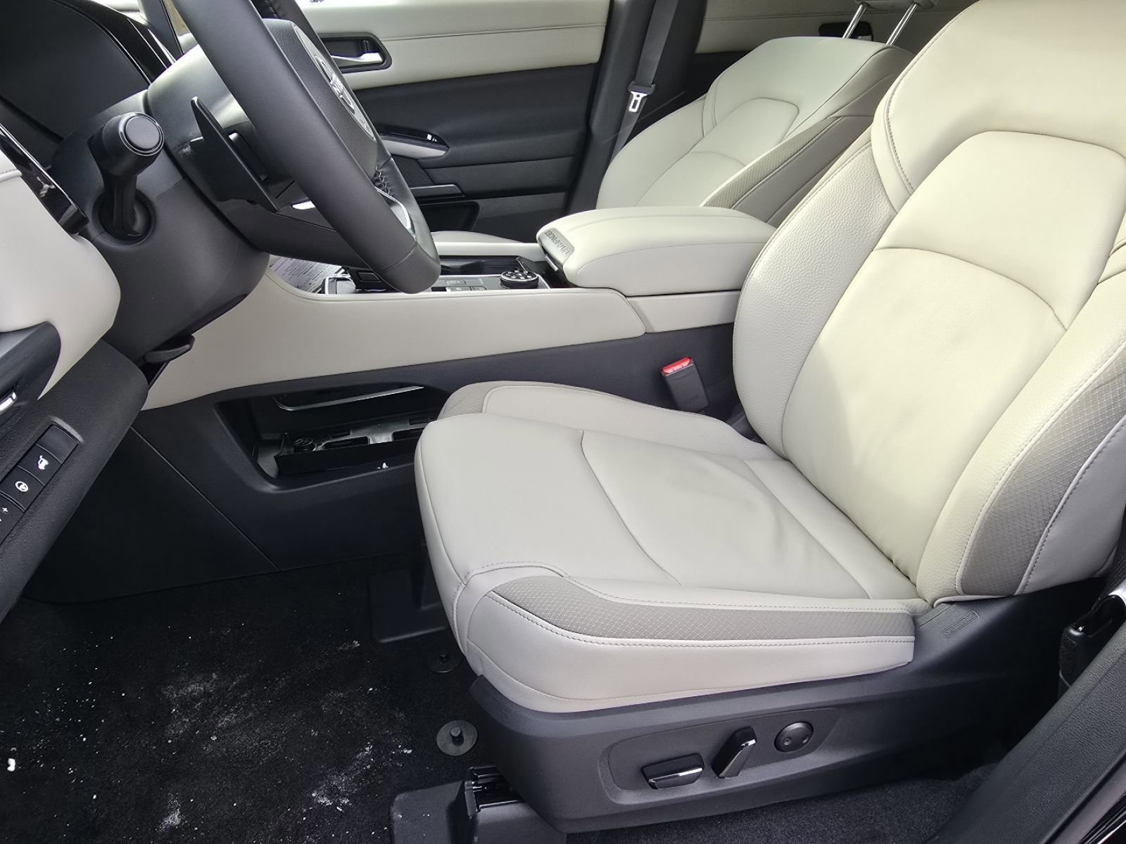 New 2025 Nissan Pathfinder SL image 14