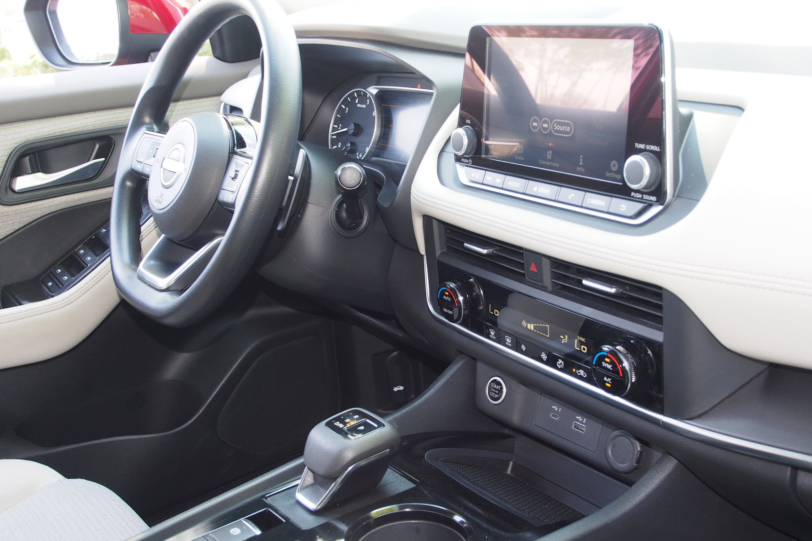 Used 2023 Nissan Rogue SV FWD image 10