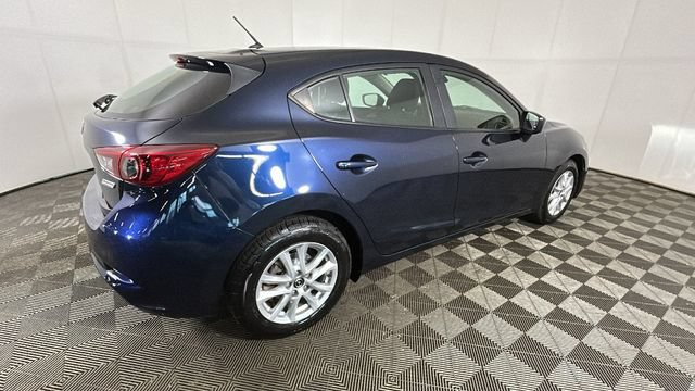 Used 2018 MAZDA MAZDA3 Sport FWD image 2
