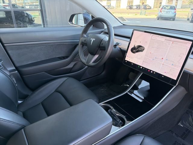 Used 2020 Tesla Model 3 Standard Range Plus image 11