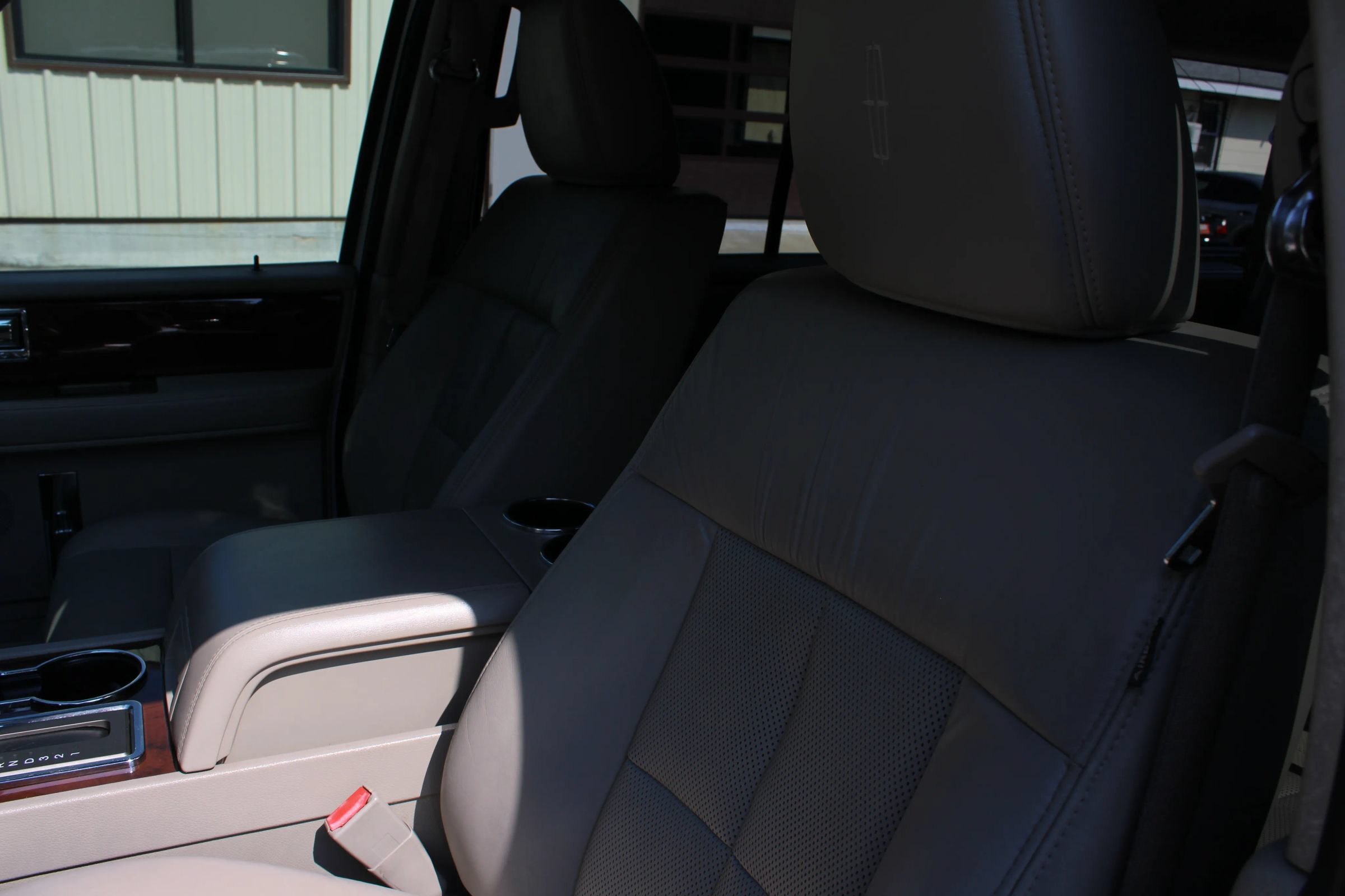 Used 2014 Lincoln Navigator L 4WD image 14