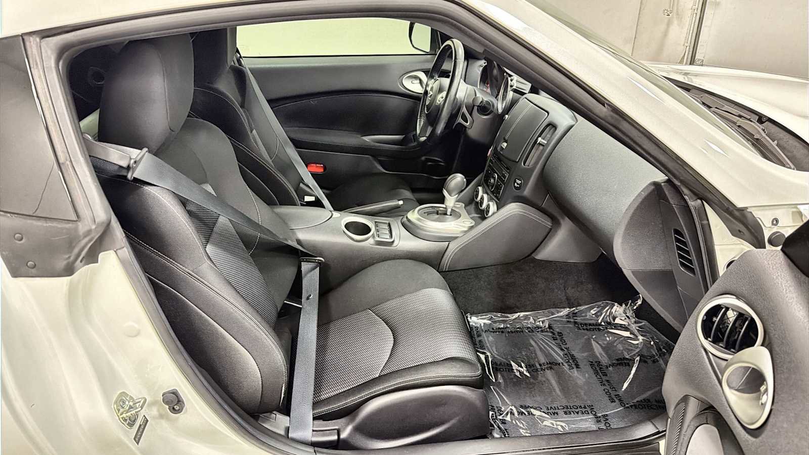 Used 2014 Nissan 370Z Coupe RWD image 28