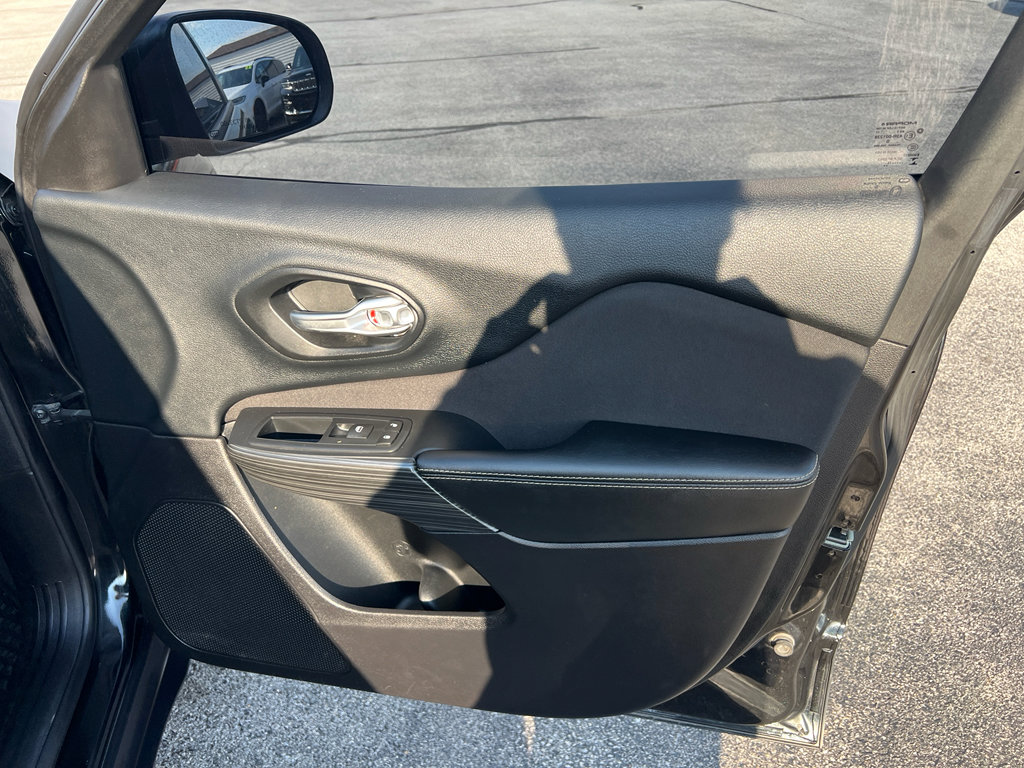 Used 2016 Jeep Cherokee Sport w/ Cold Weather Group image 20