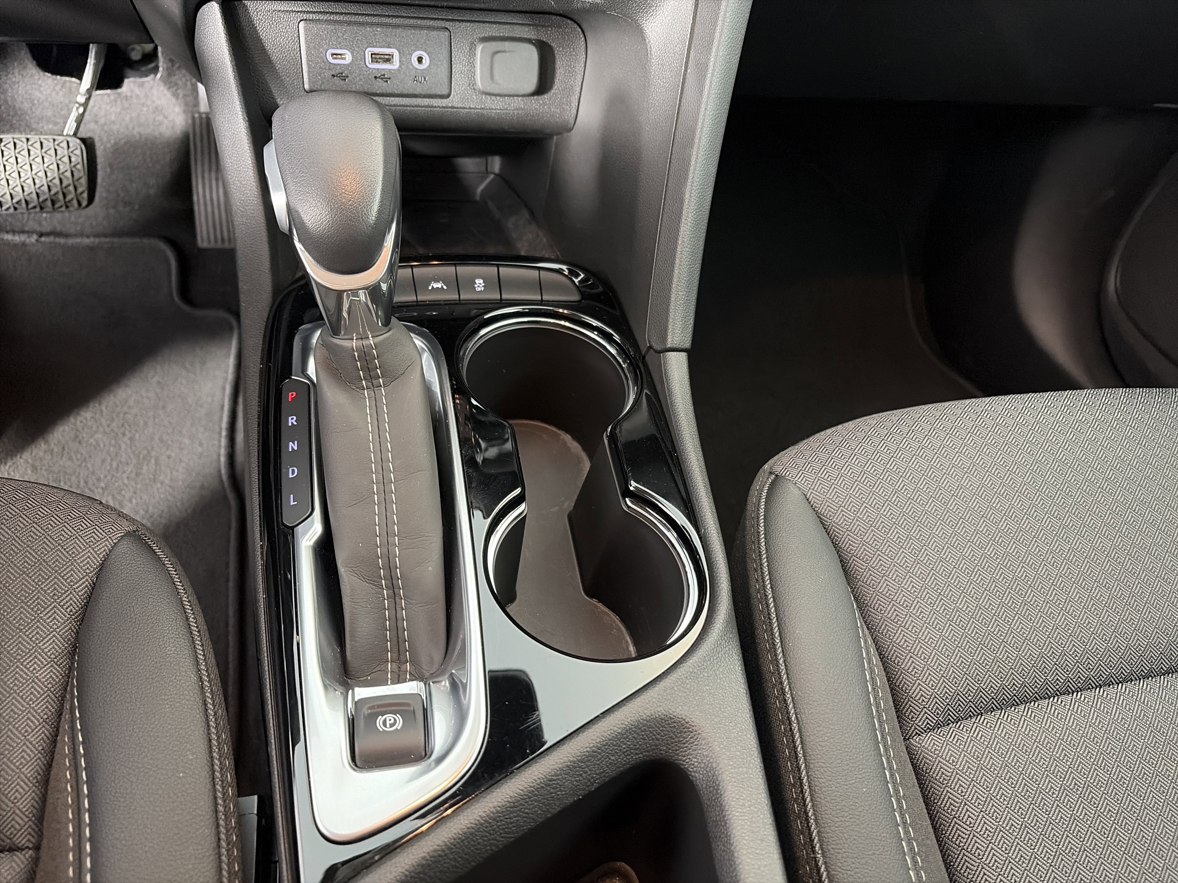 Certified 2022 Buick Encore GX Select w/ Sport Touring Package image 27