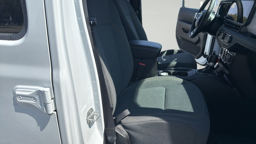 Used 2025 Jeep Wrangler Unlimited Sahara AWD/4WD image 29