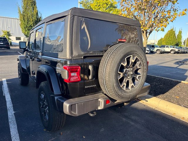 Used 2026 Jeep Wrangler Unlimited Sahara AWD/4WD image 8