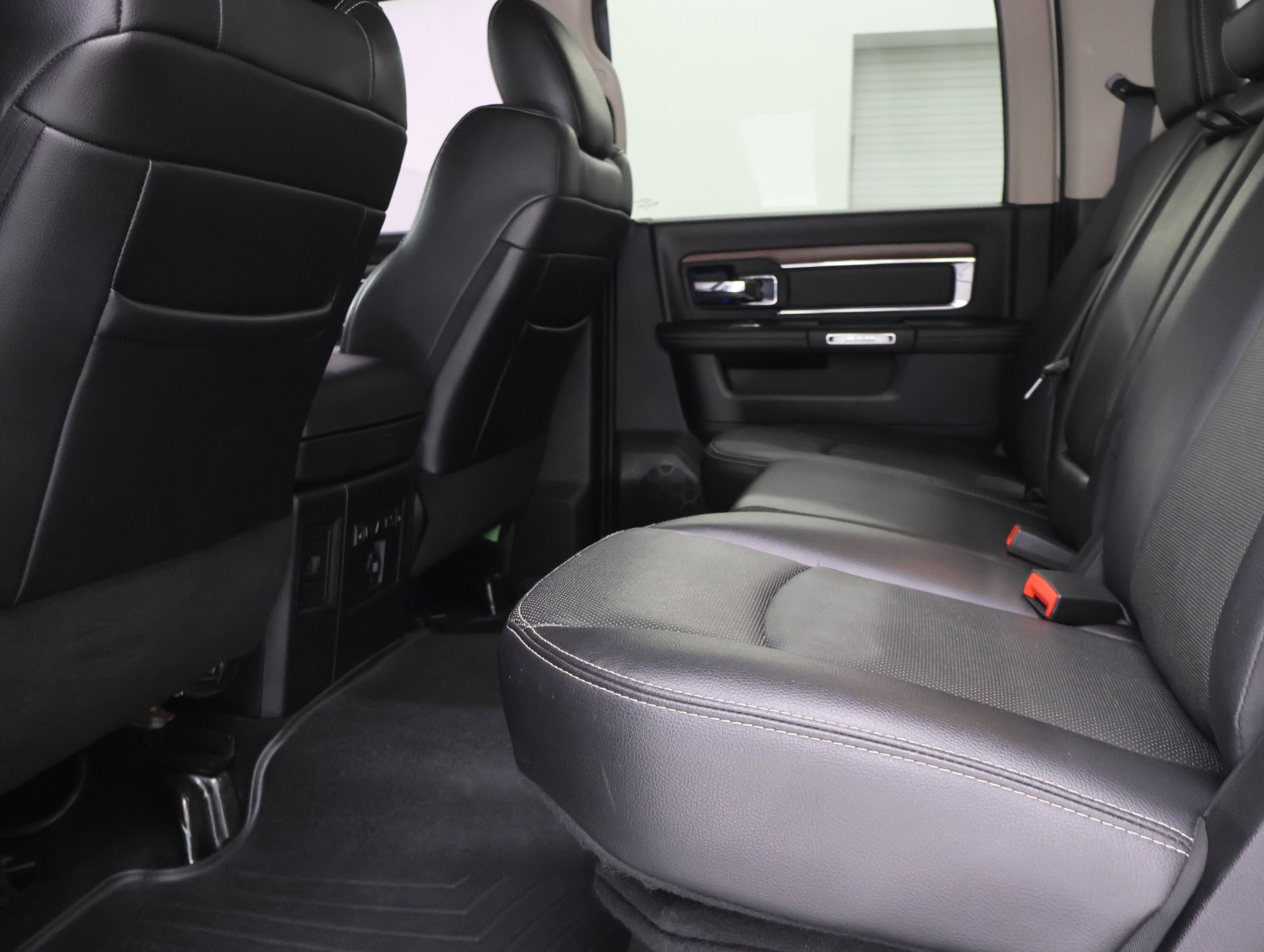 Used 2017 RAM 2500 Laramie w/ Sport Appearance Group AWD/4WD image 33