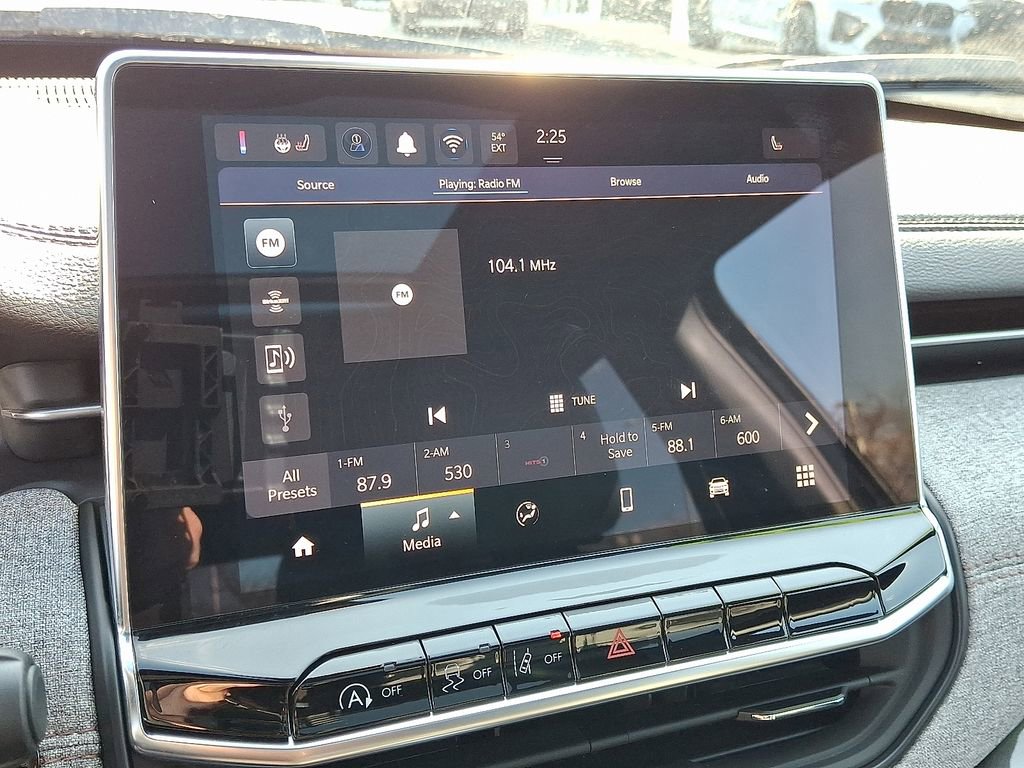 Used 2024 Jeep Compass Latitude w/ Sun and Sound Group image 17