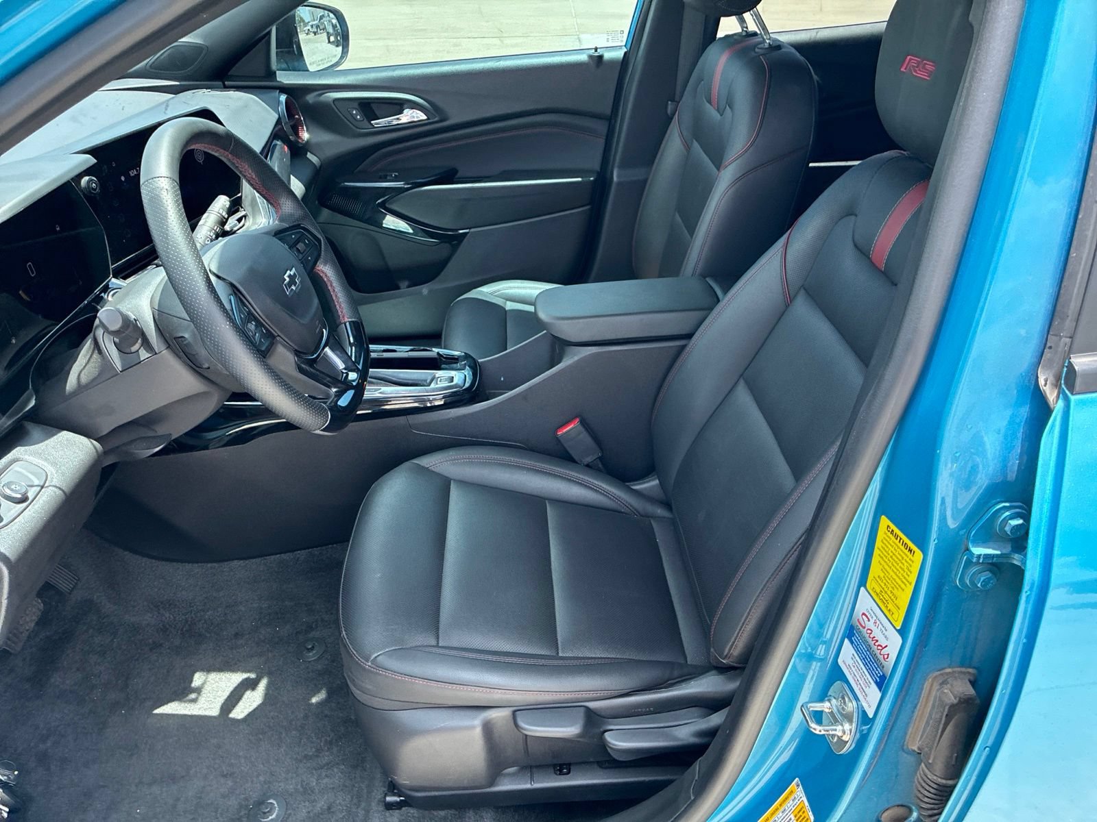 Used 2025 Chevrolet Trax RS w/ Sunroof Package FWD image 11