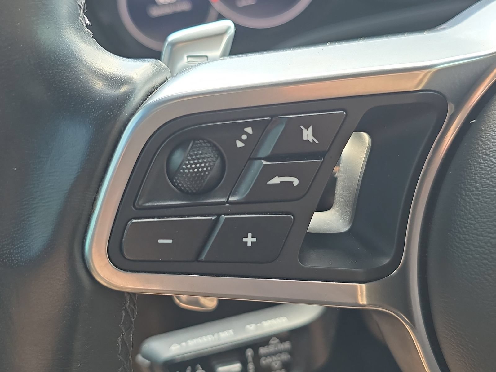 Certified 2023 Porsche Cayenne AWD/4WD image 24