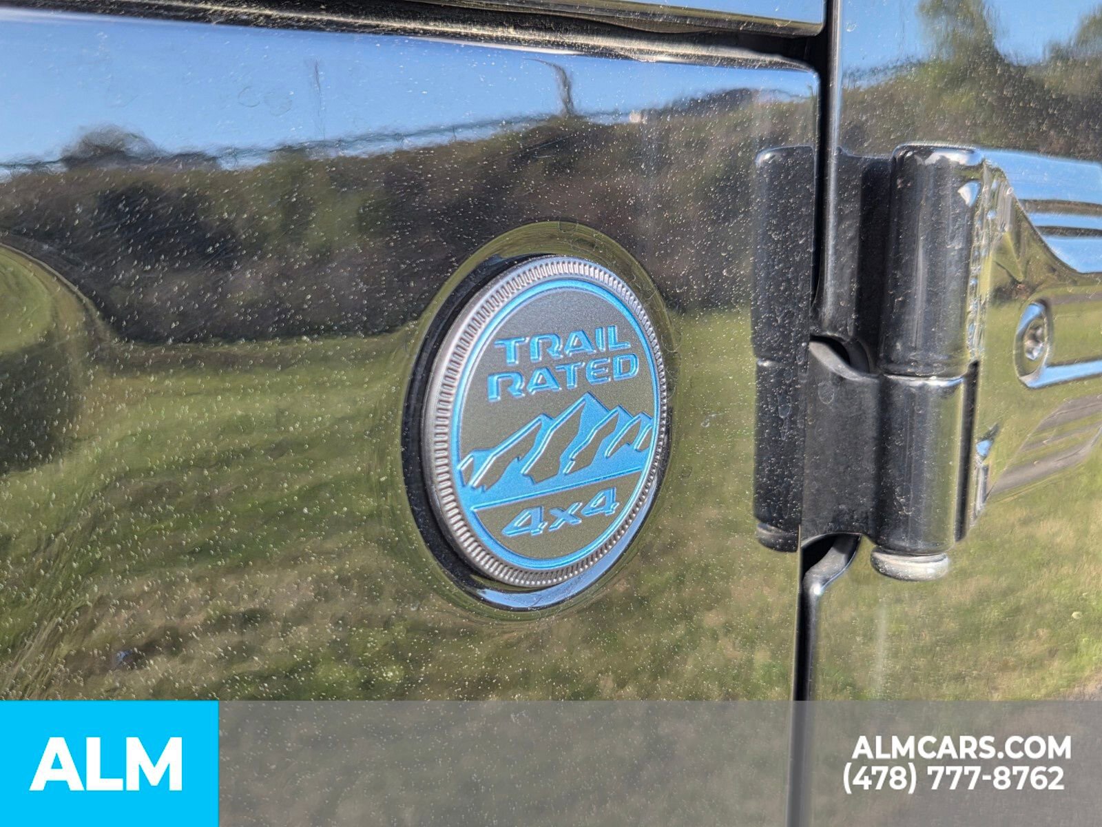 Used 2025 Jeep Wrangler Unlimited Sahara w/ Safety Group image 5