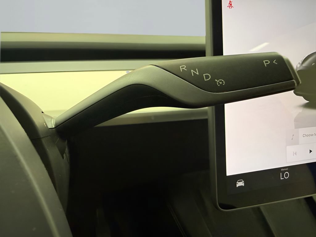 Used 2024 Tesla Model Y Long Range AWD/4WD image 17