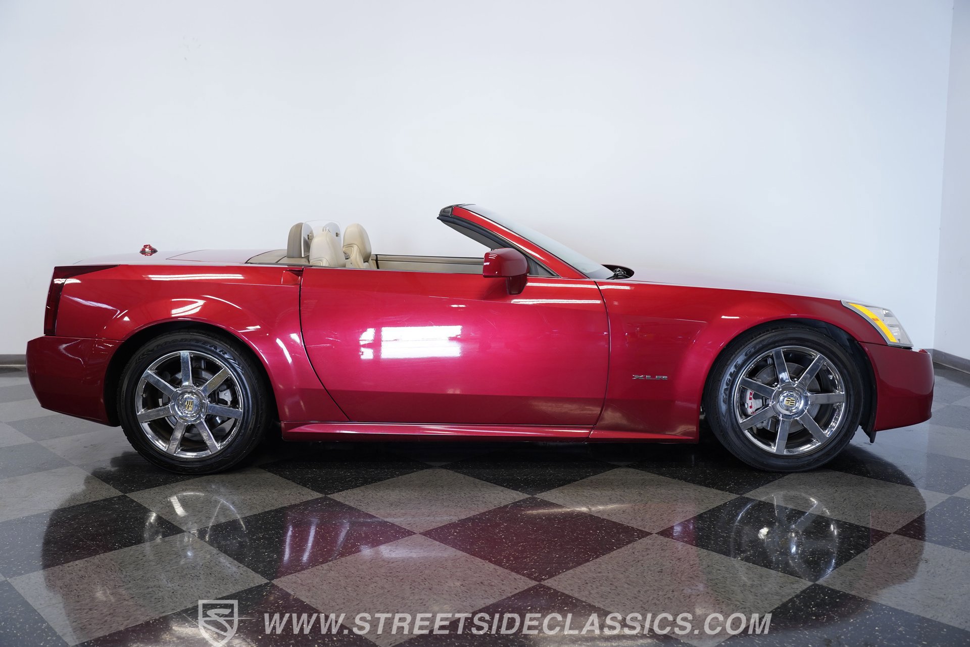 Used 2005 Cadillac XLR image 14
