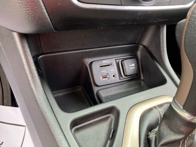 Certified 2017 Jeep Cherokee Latitude w/ Comfort & Sound Group FWD image 18