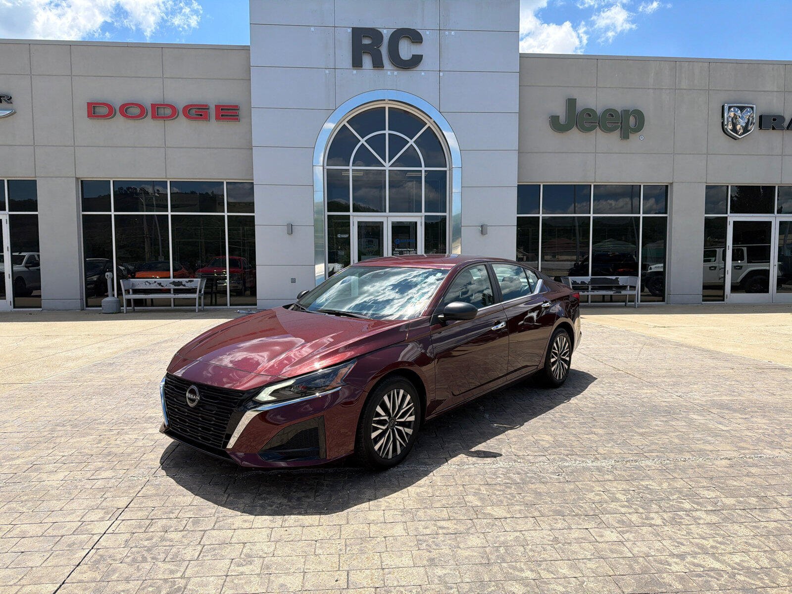 Used 2025 Nissan Altima 2.5 SV FWD image 4