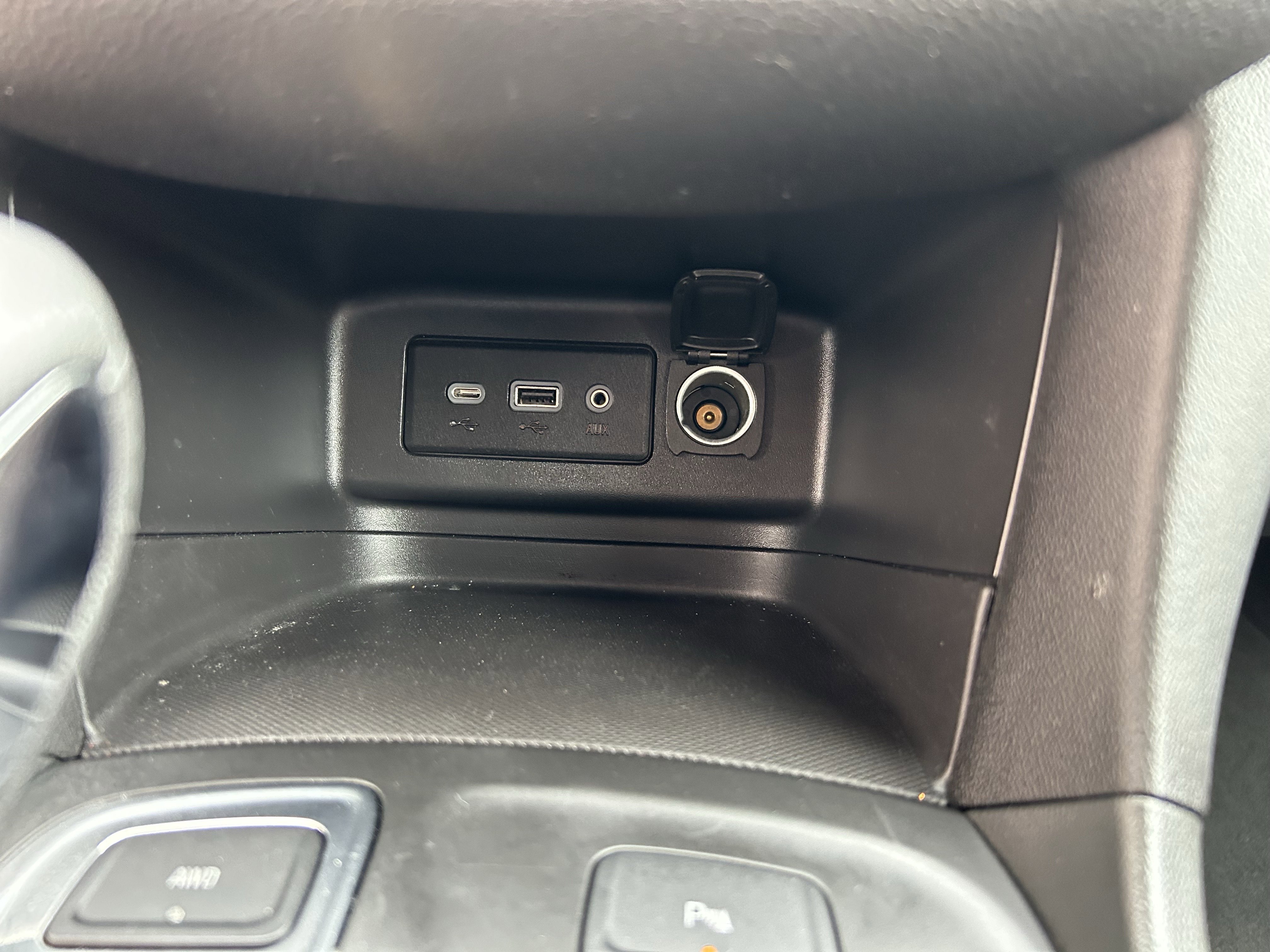 Used 2023 Chevrolet Equinox LT w/ Driver Convenience Package image 29