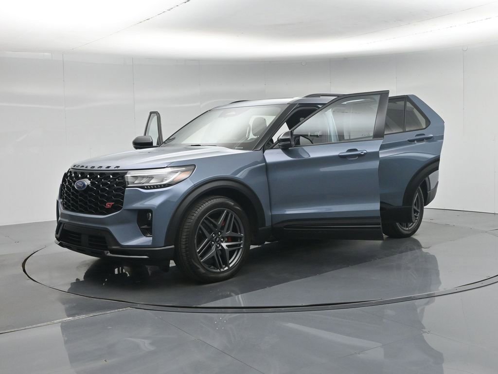 Used 2025 Ford Explorer ST image 33