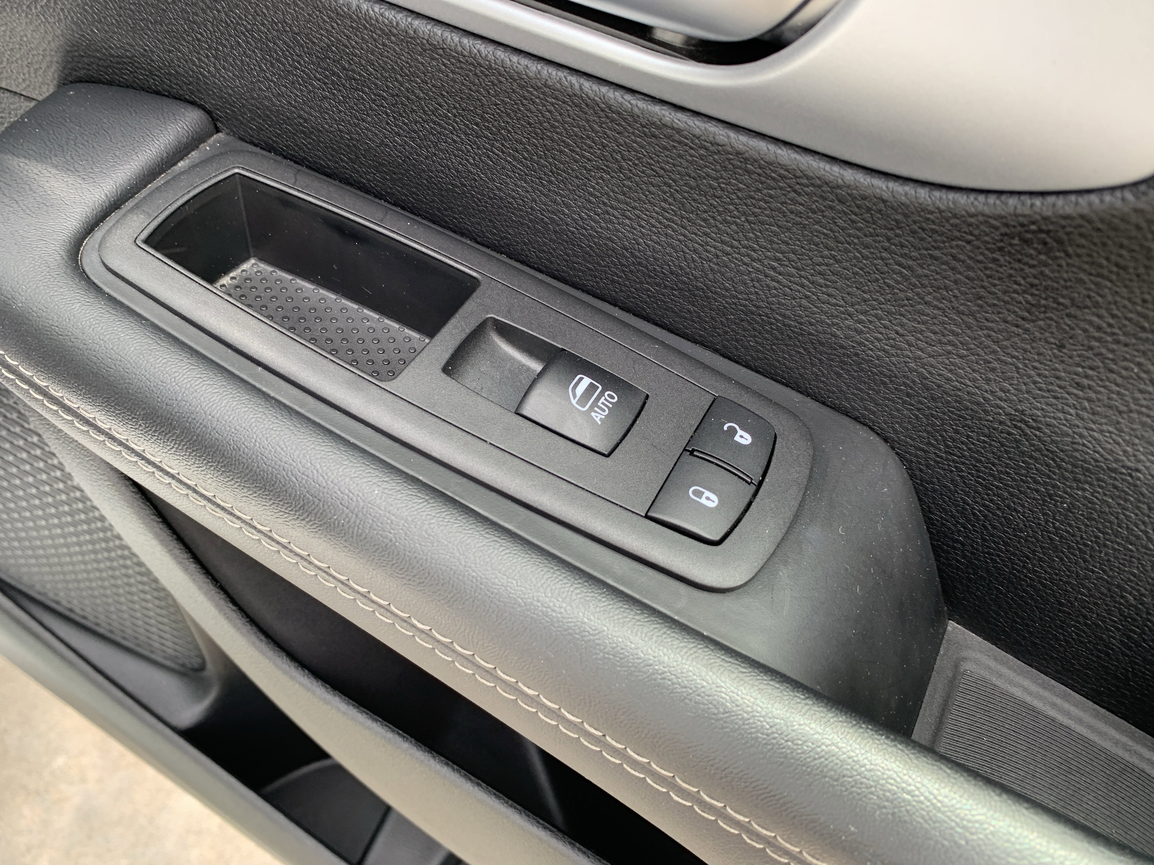 Used 2025 Chrysler Pacifica Limited FWD image 38