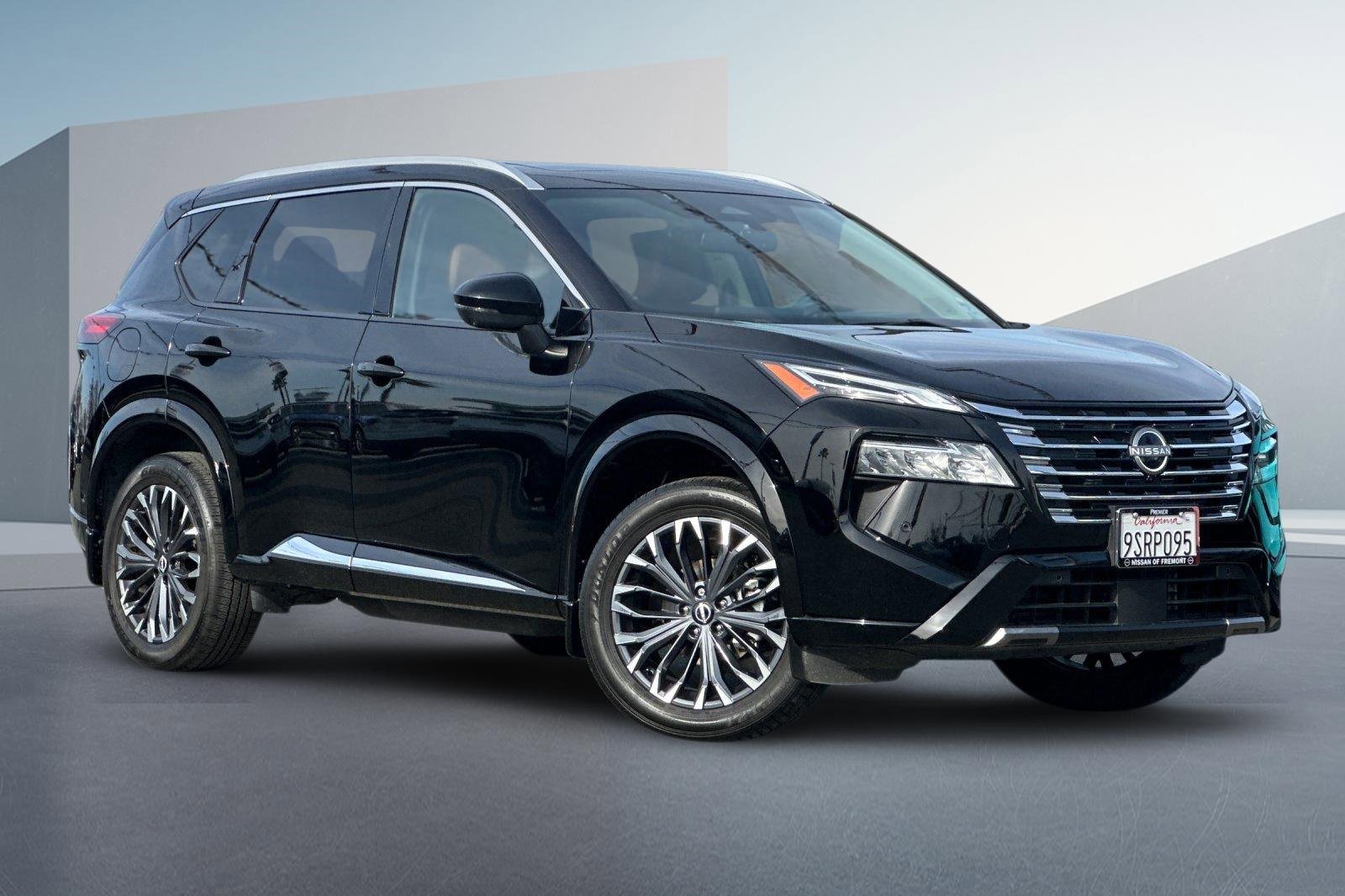 Certified 2024 Nissan Rogue Platinum w/ Platinum Premium Package image 2