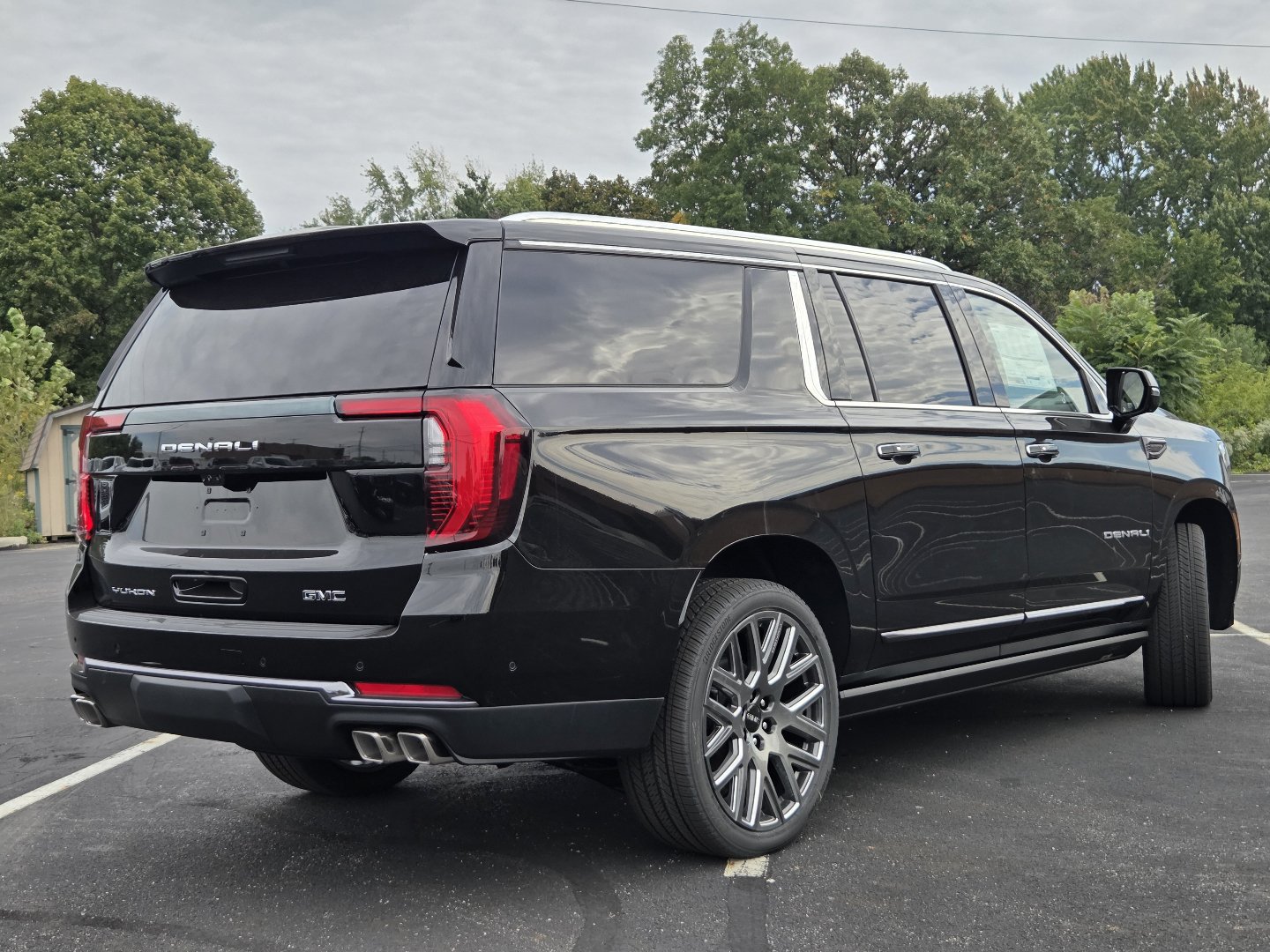 New 2027 GMC Yukon XL Denali Ultimate w/ LPO, Floor Liner Package AWD/4WD image 21