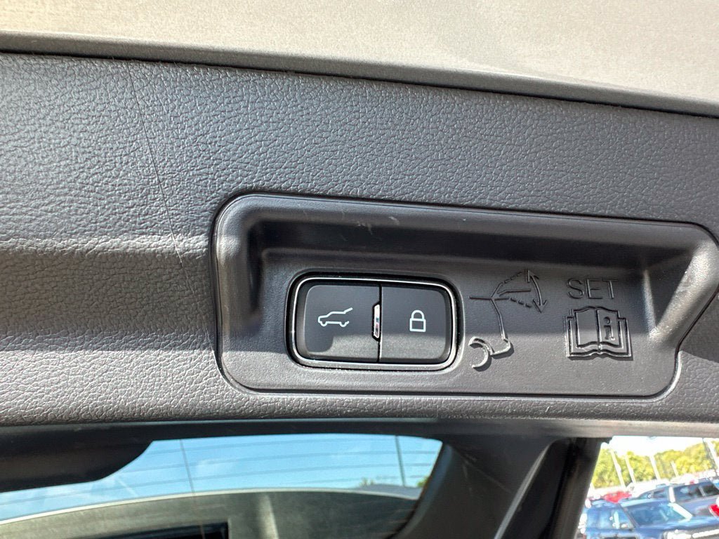 Certified 2022 Ford Explorer Limited AWD/4WD image 10