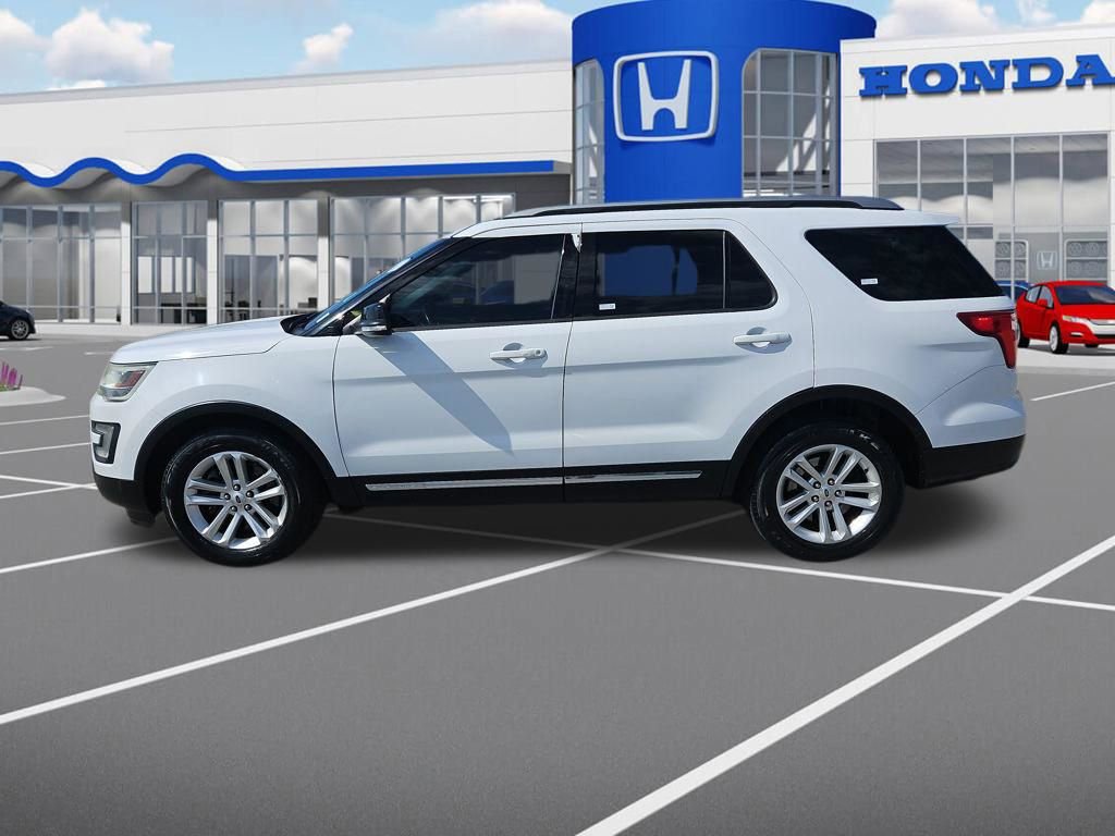 Used 2016 Ford Explorer XLT w/ Equipment Group 202A image 5