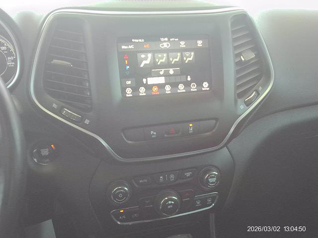 Used 2021 Jeep Cherokee Latitude Plus AWD/4WD image 12