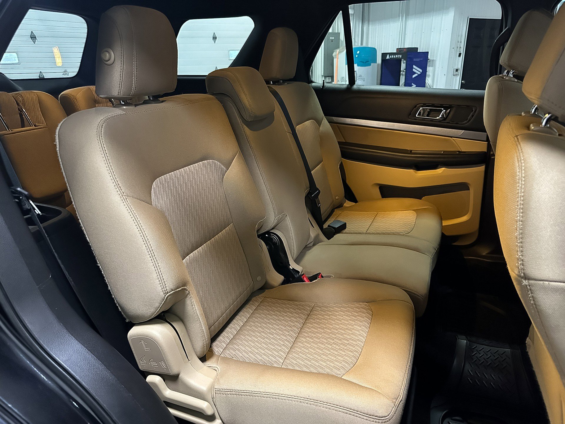 Used 2017 Ford Explorer XLT image 42