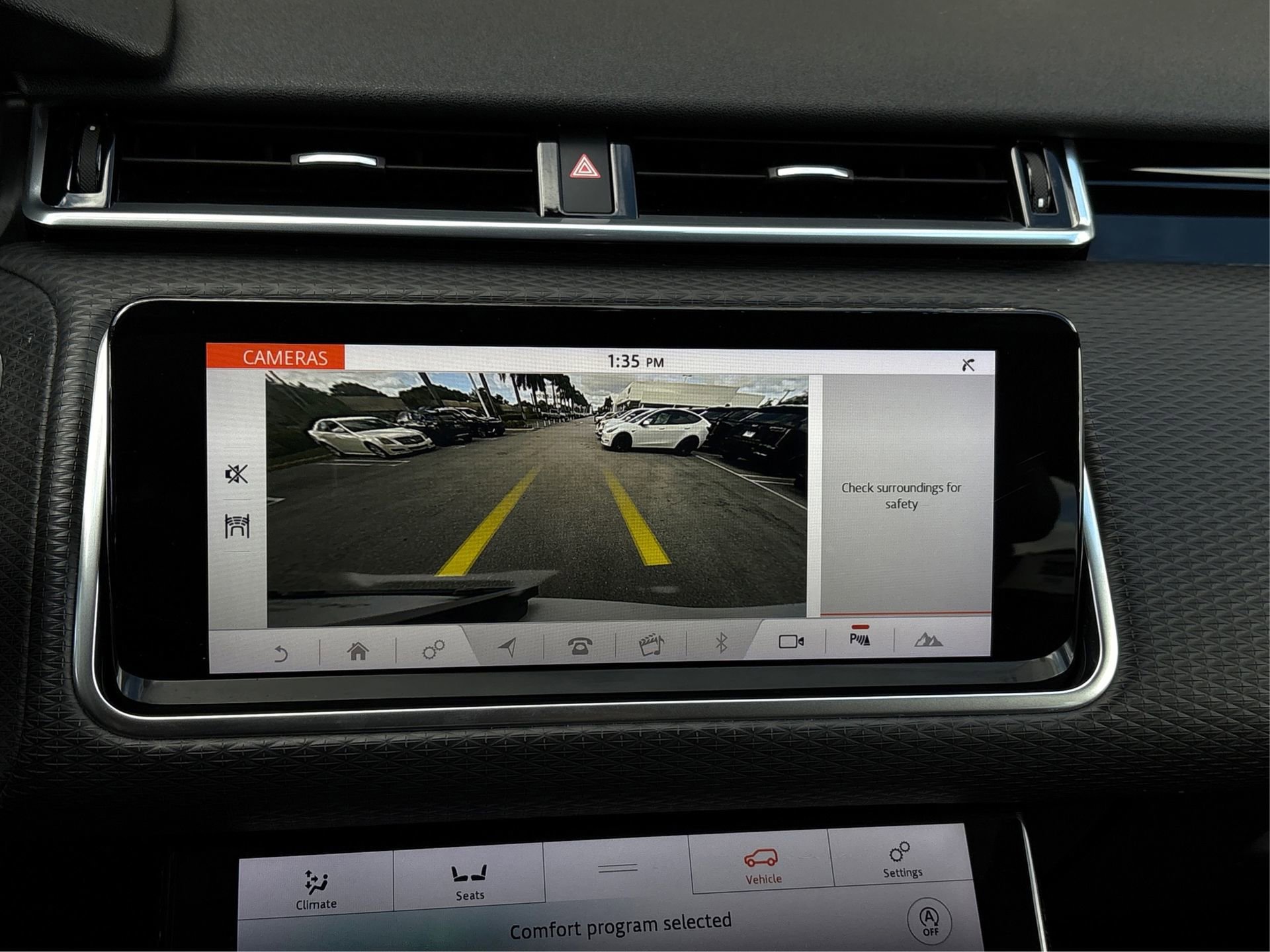 Used 2020 Land Rover Range Rover Velar R-Dynamic S image 25